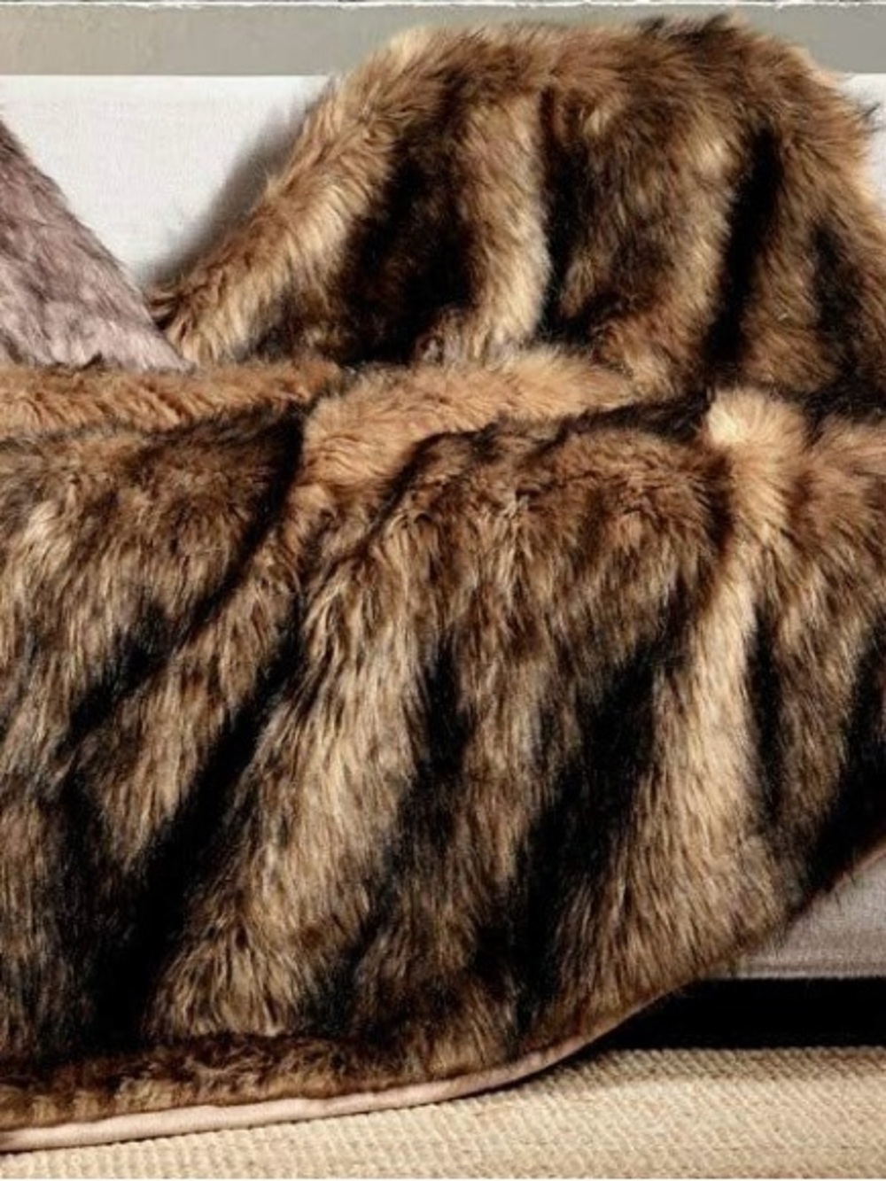 Fabulous Luxury Faux Mink Fur w Velvet Lining Throw Blanket 60” x 55”